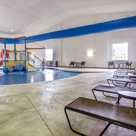 Comfort Suites Johnson Creek Conference Center Bagian luar foto