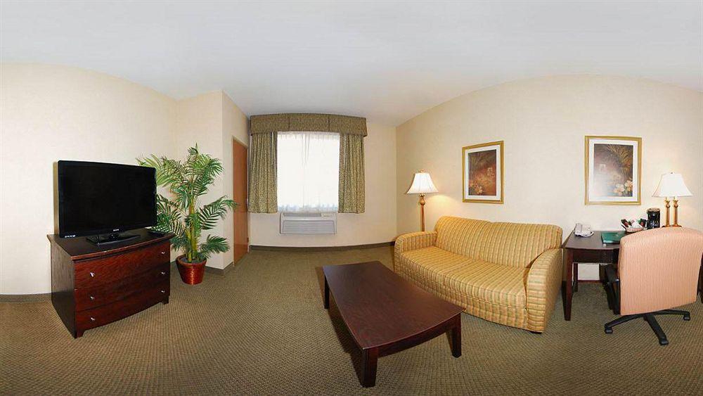 Comfort Suites Johnson Creek Conference Center Bagian luar foto