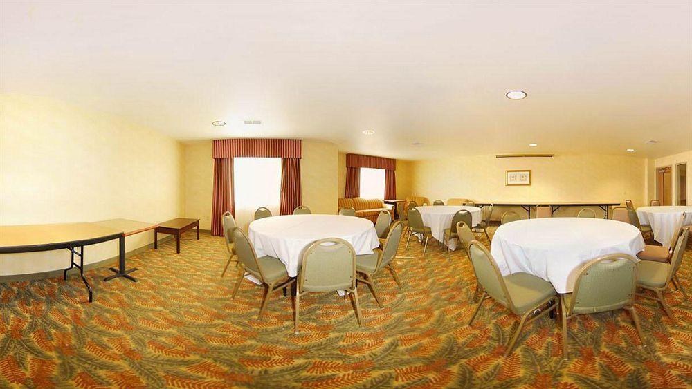 Comfort Suites Johnson Creek Conference Center Bagian luar foto