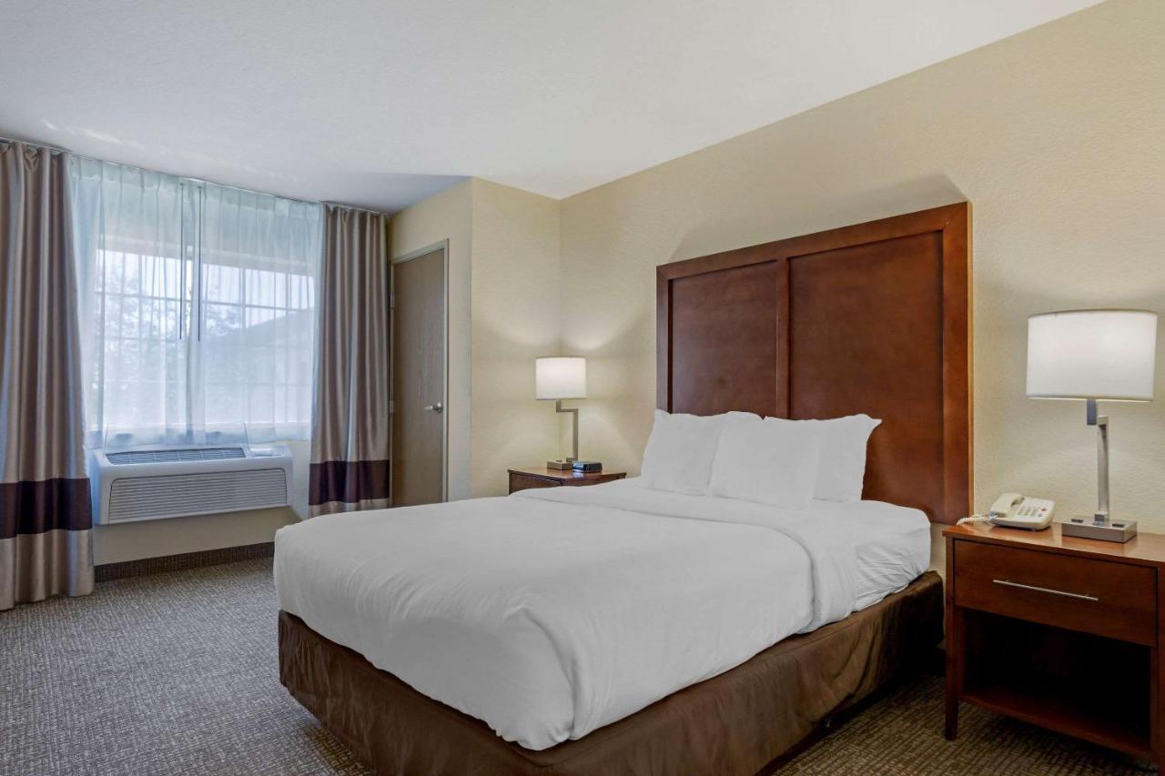 Comfort Suites Johnson Creek Conference Center Bagian luar foto