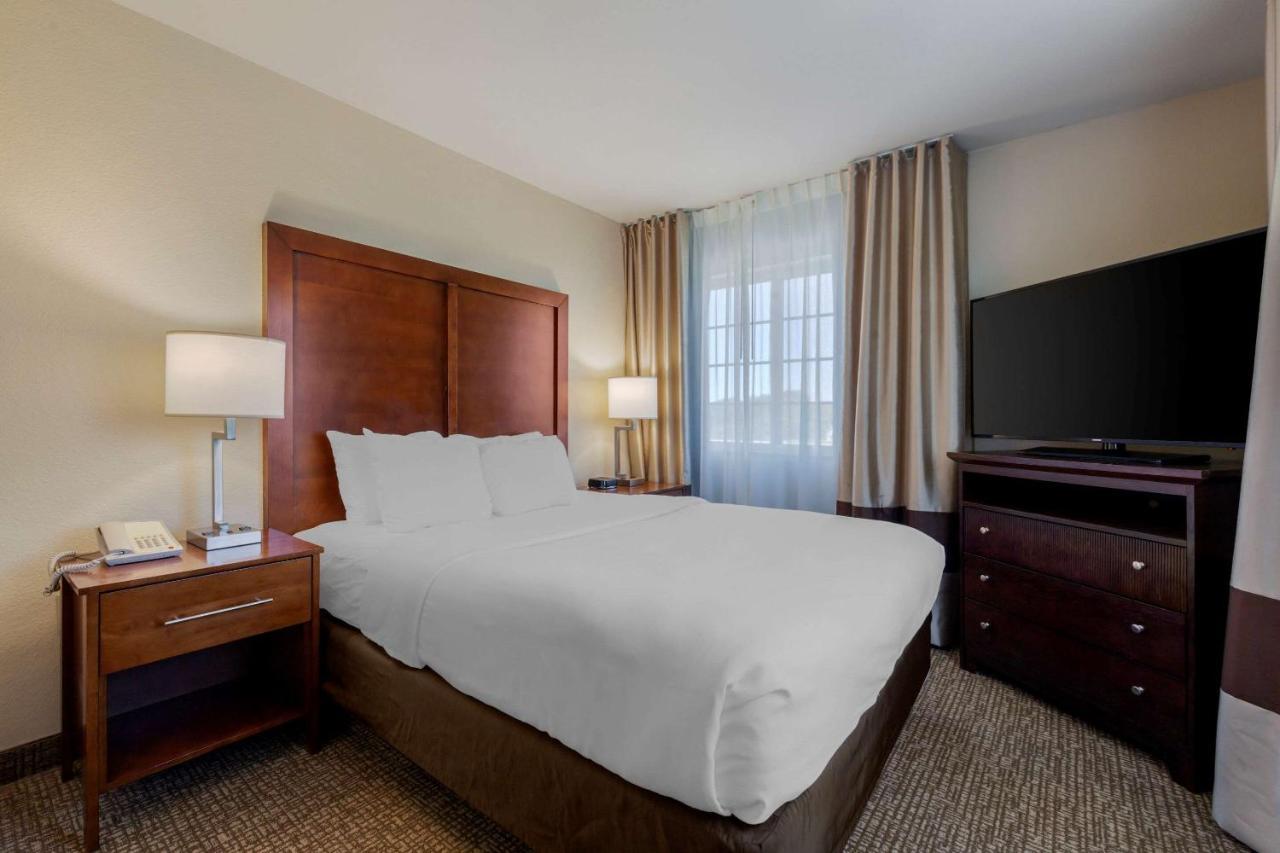 Comfort Suites Johnson Creek Conference Center Bagian luar foto