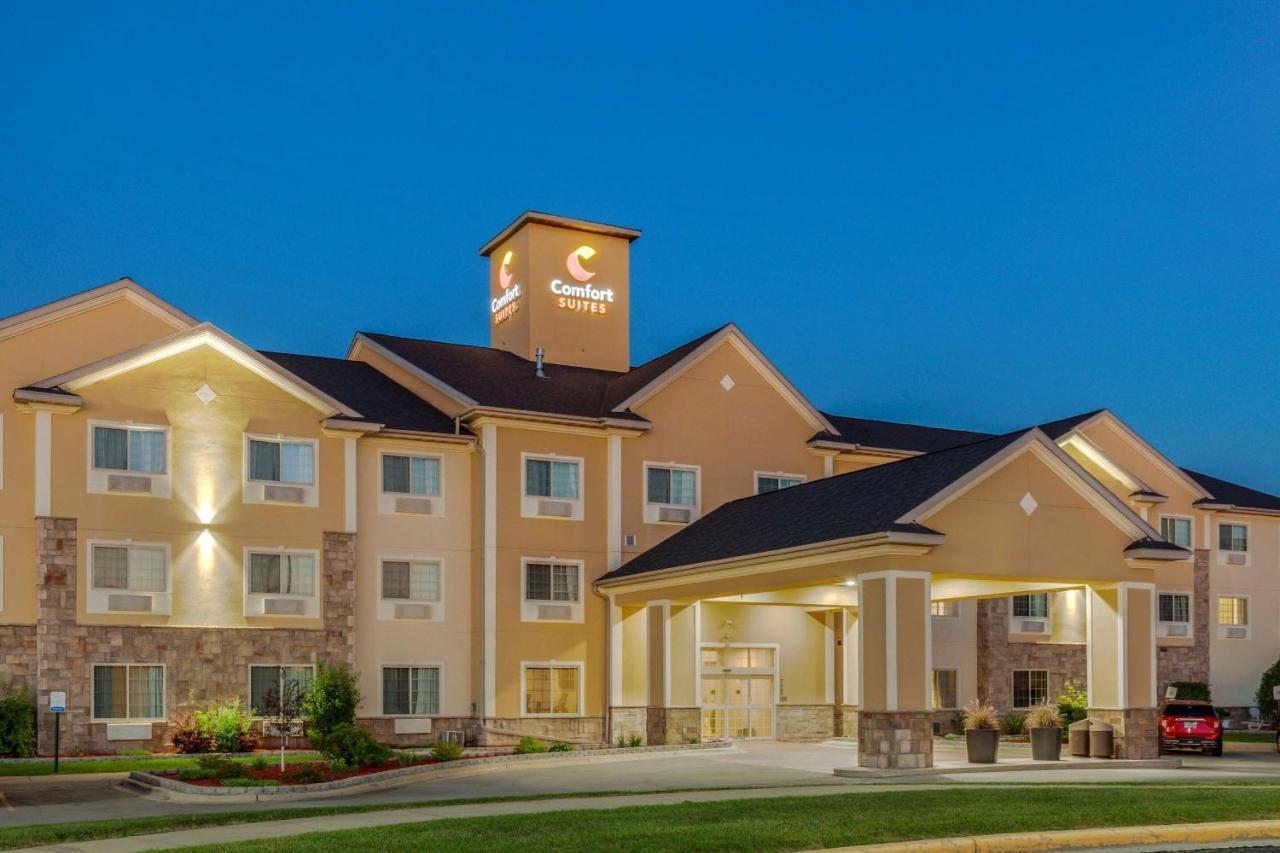 Comfort Suites Johnson Creek Conference Center Bagian luar foto