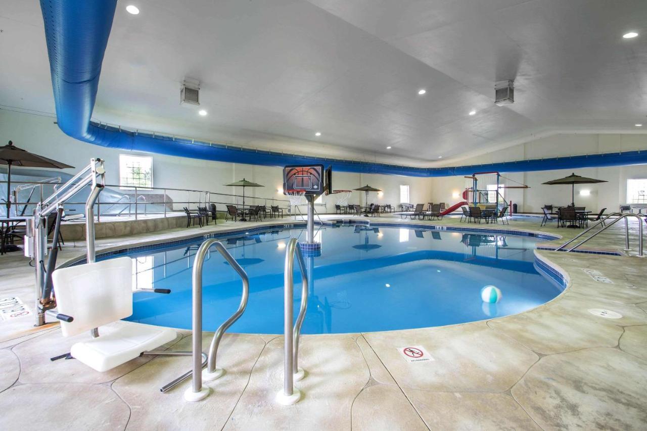 Comfort Suites Johnson Creek Conference Center Bagian luar foto