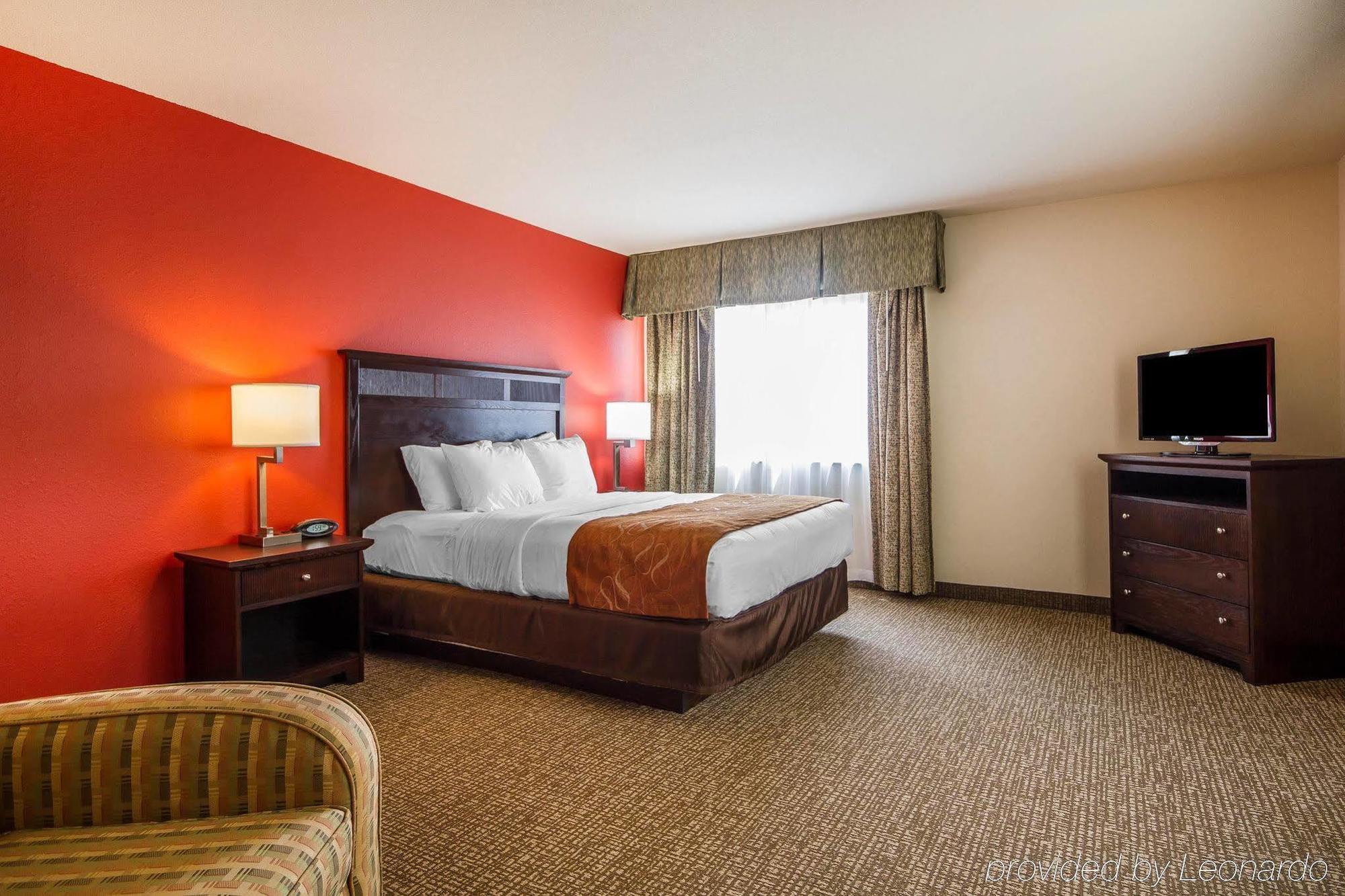 Comfort Suites Johnson Creek Conference Center Bagian luar foto